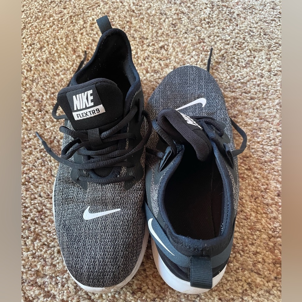 Size 6.5 womens nike trainers